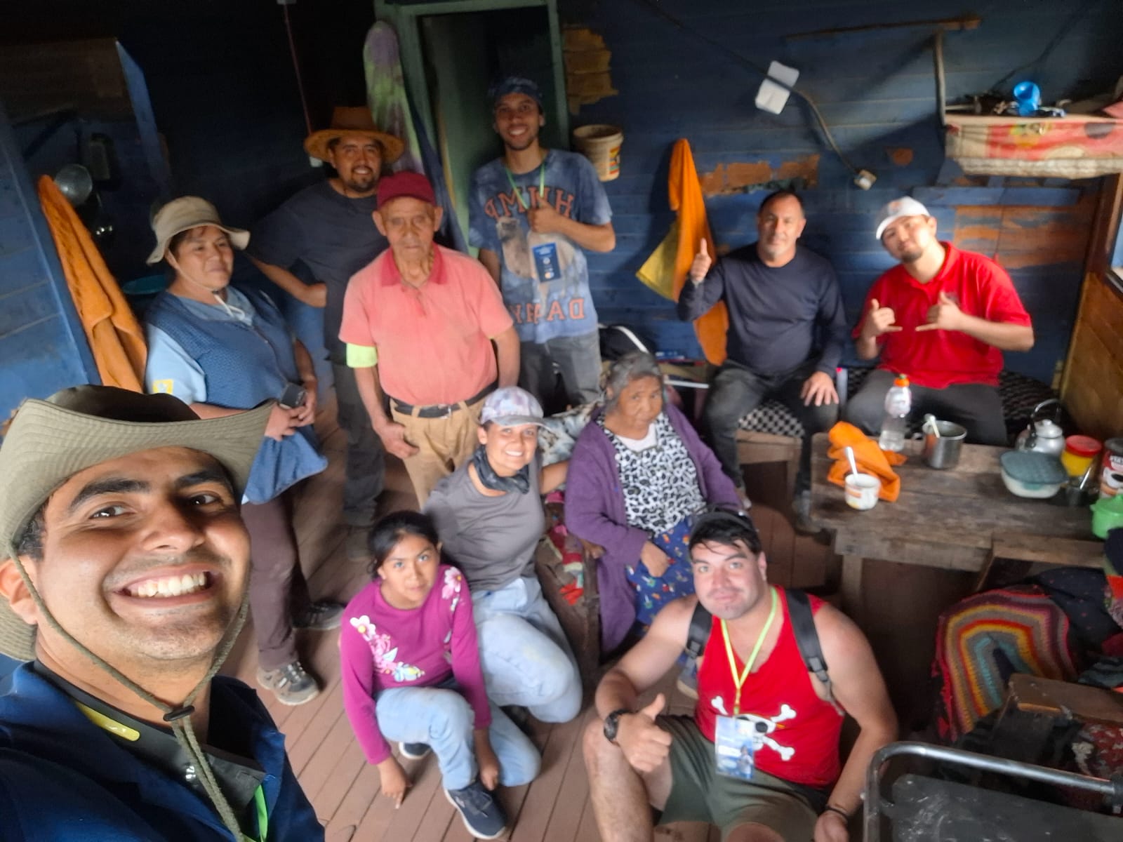 Profesionales médicos atendiendo a personas de OPSO